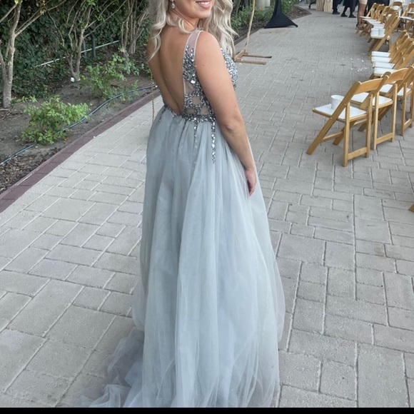 Beautiful formal grey dress - Picture 3 of 7